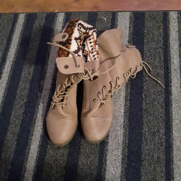 Shoes - Picture 2 of 4